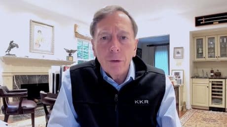 General Petraeus: "KKR dispone de 100.000 millones para aprovechar las turbulencias"