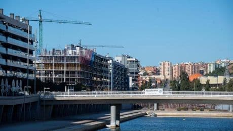 Esto es lo que debes ahorrar para poder comprarte una casa en España: 18 años de tu sueldo íntegro