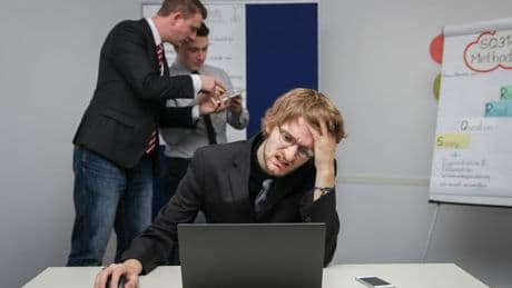 Les jeunes adeptes du «revenge quitting»: l'art de démissionner en faisant du bruit et en claquant la porte