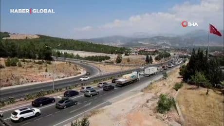 Denizli-Aydın kavşağında 2 kilometrelik araç kuyruğu oluştu