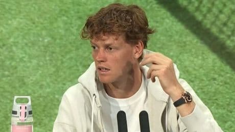 <p>&quot;Non cerco scuse, non vedo l'ora&quot;: Sinner, quel grazie a Wimbledon e poi l'infortunio al gomito...</p>