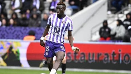 Galatasaray'dan savunmaya sürpriz transfer! Okan Buruk'un jokeri olacak