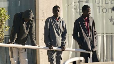 7.200 euros de multa por casarse con un inmigrante ilegal sin saberlo: el infierno de una española tras el robo del DNI