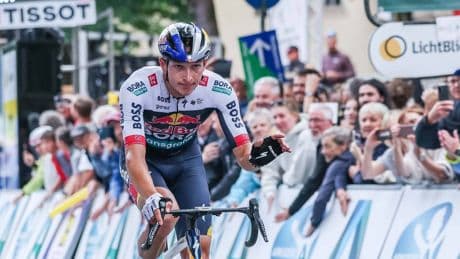 Florian Lipowitz: Rad-Star prallt bei Deutschland Tour: gegen Kasten