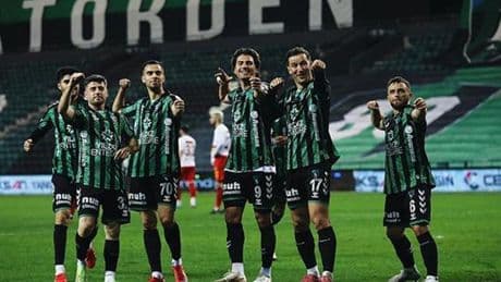 Son dakika: Kocaelispor, Süper Lig'e yükseldi! 16 yıl sonra geri döndüler
