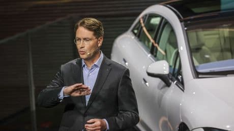 El sector del automóvil ve "inviable" la hoja de ruta de la UE: "Tenemos las manos atadas"