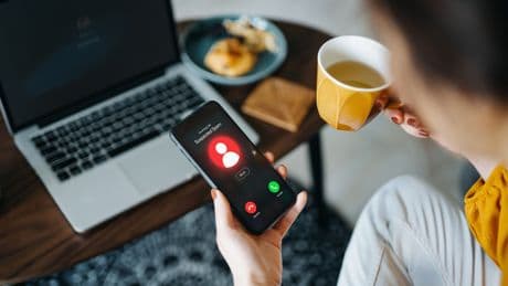 Telefonbetrug: So erkennen Sie täuschend echte KI-Stimmen von Bekannten