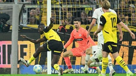 Er hat den härtesten Job bei St. Pauli - Herr Vasilj, wie stoppen Sie BVB-Star Guirassy?
