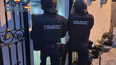Detenido un matrimonio de Alicante que convivió por dos meses con el cadáver del hombre que los acogía