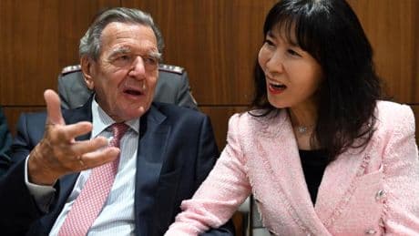 Gerhard Schröder zeigt sich nach Burnout-Diagnose wieder in der Öffentlichkeit