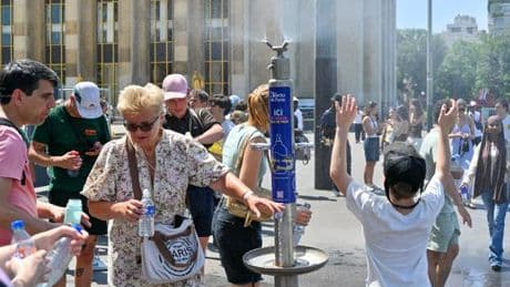 Pendant la canicule, les Français savent mieux “prendre soin les uns des autres”