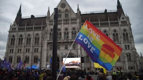 Umstrittenes Kinderschutzgesetz: Ungarns LGBTQ+ Gesetz verstößt gegen Menschenrechte