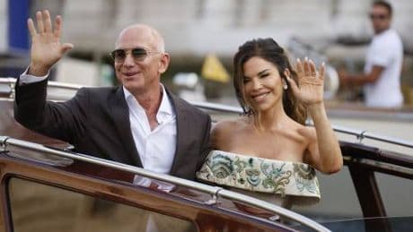 Bezos-Sanchez, oggi lo scambio degli anelli