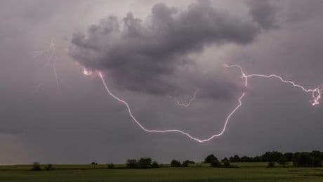 Wetterkapriolen: Gewitter mit Starkregen - Unwetterwarnungen für Sachsen