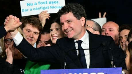 Présidentielle en Roumanie: le candidat pro-européen Nicusor Dan donné vainqueur face au nationaliste George Simion