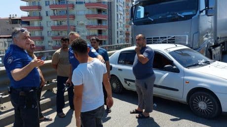 Samsun'da tır ile otomobil çarpıştı, 5 yaşındaki çocuk yaralandı
