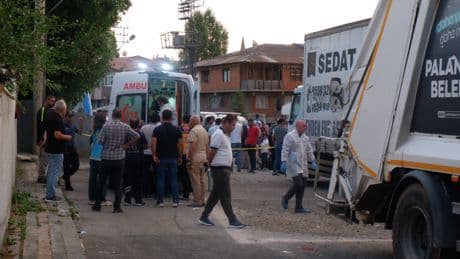 4 yaşındaki Eyüp'ün feci ölümü...  Kamyon ile çöp kamyonu arasına sıkıştı