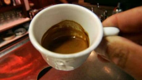 Caffè, ecco quando fa male alla salute: dall'orario al metodo di preparazione (forte e non filtrato), cosa sapere