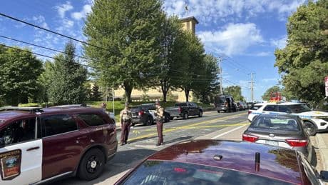 Al menos dos muertos y 20 heridos durante un tiroteo en una escuela católica situada en Minneapolis: el autor ha sido "contenido"