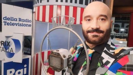 Massimiliano Cané: chi è l’uomo che dà voce alla memoria della TV italiana