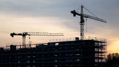 Unternehmen: DIHK: Unternehmen halten Investitionen zurück