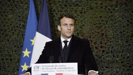 Macron affirme que la France ne se définit « ni par une race, ni par une religion »