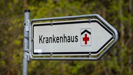 Kind in Klinik: Fahrradfahrer erfasst Kleinkind in Suhler Innenstadt
