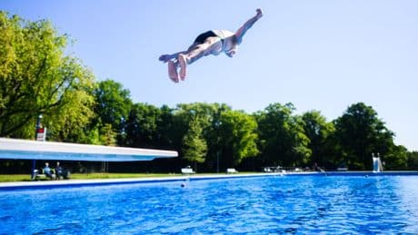 Freizeit: Umfrage: Schwimmbadbesuch könnte teurer werden