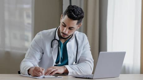 Agressions, menaces, vols... Une enquête de Doctolib révèle l’insécurité vécue par les médecins libéraux