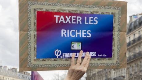 Impôts : taxer les riches provoque-t-il de l’exil fiscal ?