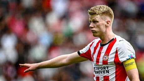 Transferzomer 2025: PSV gaat ook aanvoerder Schouten langer vastleggen, Heerenveen haalt Bakker als concurrent voor Noppert