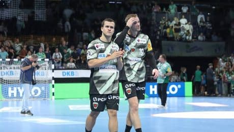 Doppel-Rauswurf, Fan-Wut und Topspiel-Klatsche: Beim Handball-Meister knallt es
