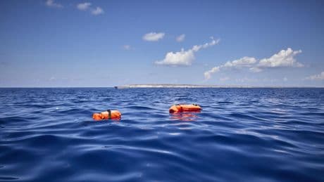 Al menos 20 migrantes muertos y varios desaparecidos en un naufragio frente a Lampedusa