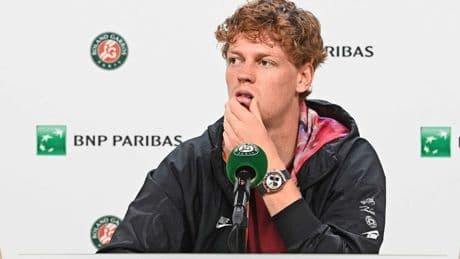 Jannik Sinner verwacht dat het ’anders’ wordt op Roland Garros: ’Maar ze hebben toch niks tegen me?’