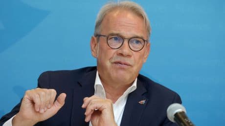Parteien: Schreiben soll Behörden beim Waffenentzug von AfDlern helfen