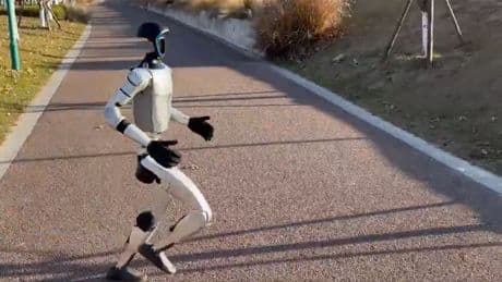 À Pékin, le premier semi-marathon de robots humanoïdes au monde reporté à cause du vent