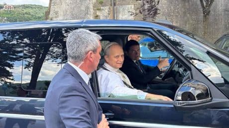 Leo XIV.: VW statt Fiat 500 – In diesem Auto fährt der neue Papst