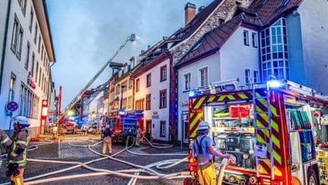 Mehrere Gebäude in Altstadt von Villingen-Schwenningen in Flammen