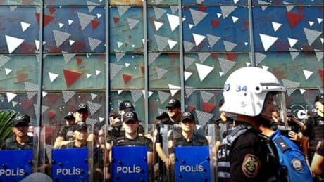 Türkiye'nin itibarı da borsa da dibe vurdu