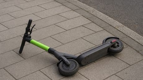 Schärfere Regeln: Droht Leih-Scootern das Aus?