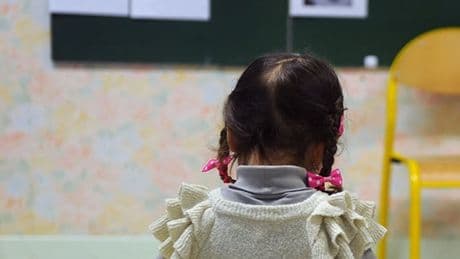 Une petite fille de 5 ans meurt renversée par une voiture en se rendant à l'école primaire dans l'Aube