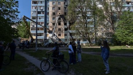 Putin ignores Pope Francis’s funeral and launches deadly strikes on Ukraine