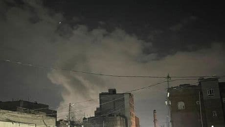 İşgalci İsrail'den Yemen'e hava saldırısı