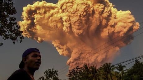 Aschewolke: Vulkanausbruch in Indonesien beeinträchtigt Flugverkehr nach Bali