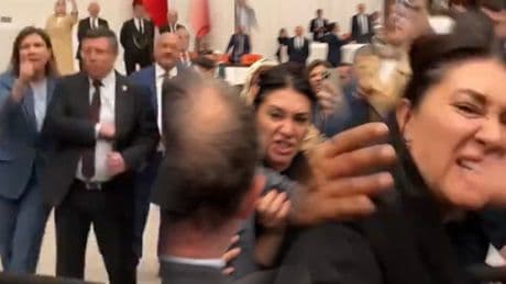 Meclis birbirine karıştı! AKP'li vekiller muhalefete saldırdı