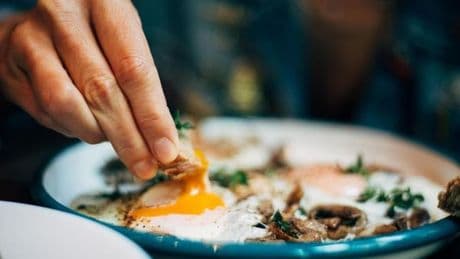 Antientzündliche Ernährung: „Das beste Essen gegen Hautalterung“