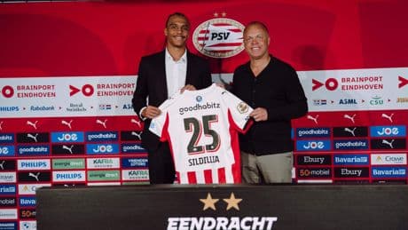 PSV presenteert verdediger Kiliann Sildillia (23): ’Hij is snel, atletisch, fysiek sterk en een goede kopper’