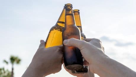 La Justicia anula una multa de 60.000 euros impuesta a una tienda por vender dos botellas de cerveza a una menor