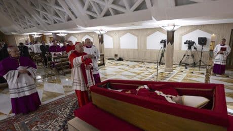 Papa Francisco | Primeras imágenes del féretro abierto, cuándo es el funeral y última hora desde El Vaticano