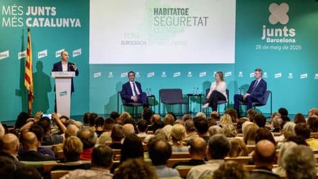 Junts apela a la victoria en Barcelona y carga contra el pacto de la vergüenza